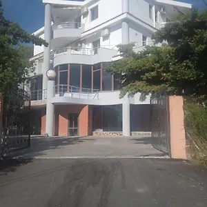 Moris Kryemëdhej